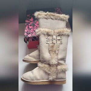 Qupid Oakley Beige Faux Fur Suede Boots Size 8.5
